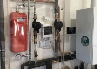 Összetett, fűtő, hűtő rendszer a Sztártechnikában működés közben